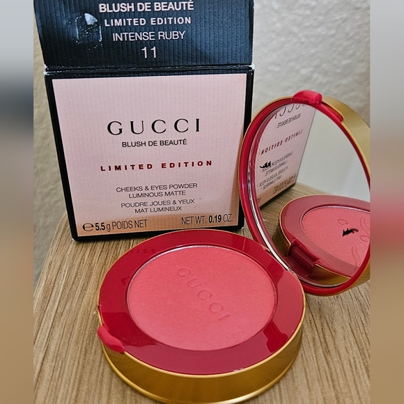 Gucci Blush de Beauté Limited Edition Cheeks & Eyes Powder – Intense Ruby - Picture 2 of 2